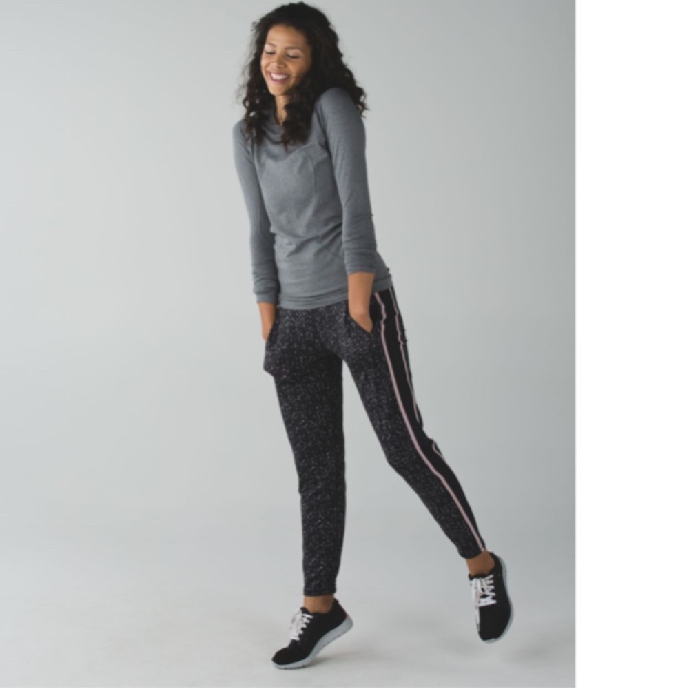 LULULEMON Keep On Track Pant Butterfly Texture Mink Berry Black Size 2